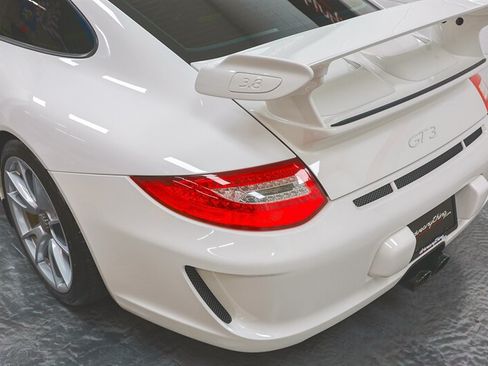 Used 2010 Porsche 911 GT3 RWD image 16
