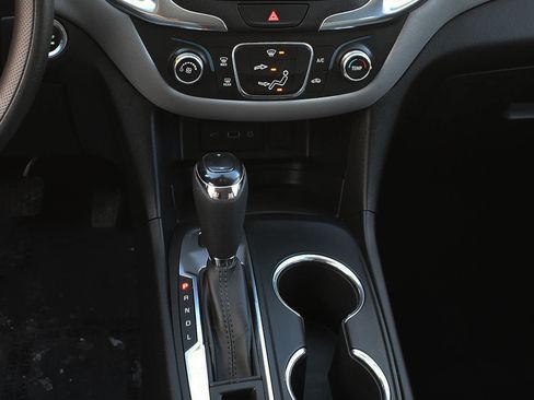 Used 2019 Chevrolet Equinox LT image 15