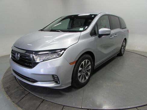 Used 2024 Honda Odyssey EX-L image 3