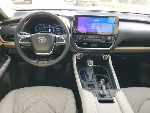 Used 2024 Toyota Grand Highlander Platinum image 11