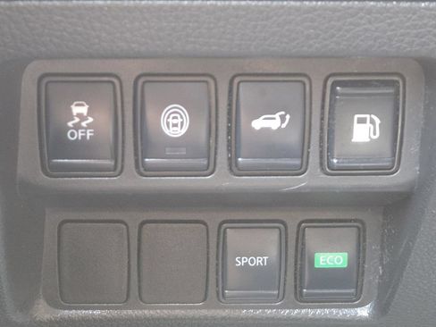 Used 2020 Nissan Rogue SV FWD image 29