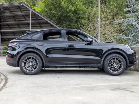 Certified 2025 Porsche Cayenne Coupe image 12