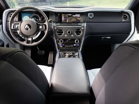 Certified 2022 Rolls-Royce Cullinan w/ Cullinan Package AWD/4WD image 3