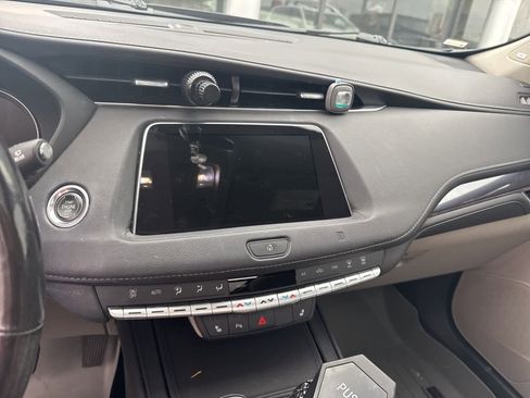 Used 2021 Cadillac XT4 Luxury w/ Cold Weather Package image 11