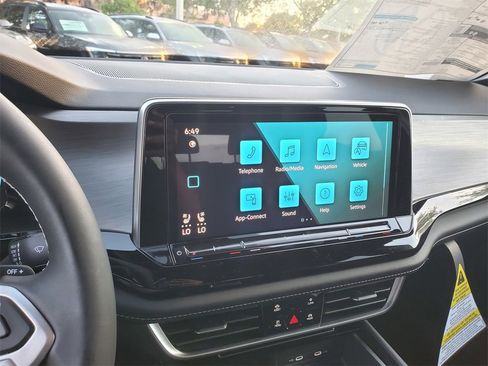 New 2026 Volkswagen Atlas Cross Sport SE image 9