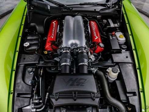 Used 2010 Dodge Viper ACR RWD image 3