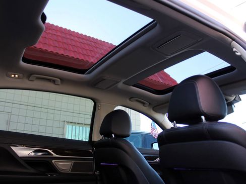 Used 2019 BMW 740i w/ Cold Weather Package image 10