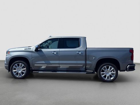 Used 2026 Chevrolet Silverado 1500 High Country w/ High Country Premium Package AWD/4WD image 3