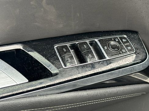 Certified 2025 Cadillac Escalade Premium Luxury image 12