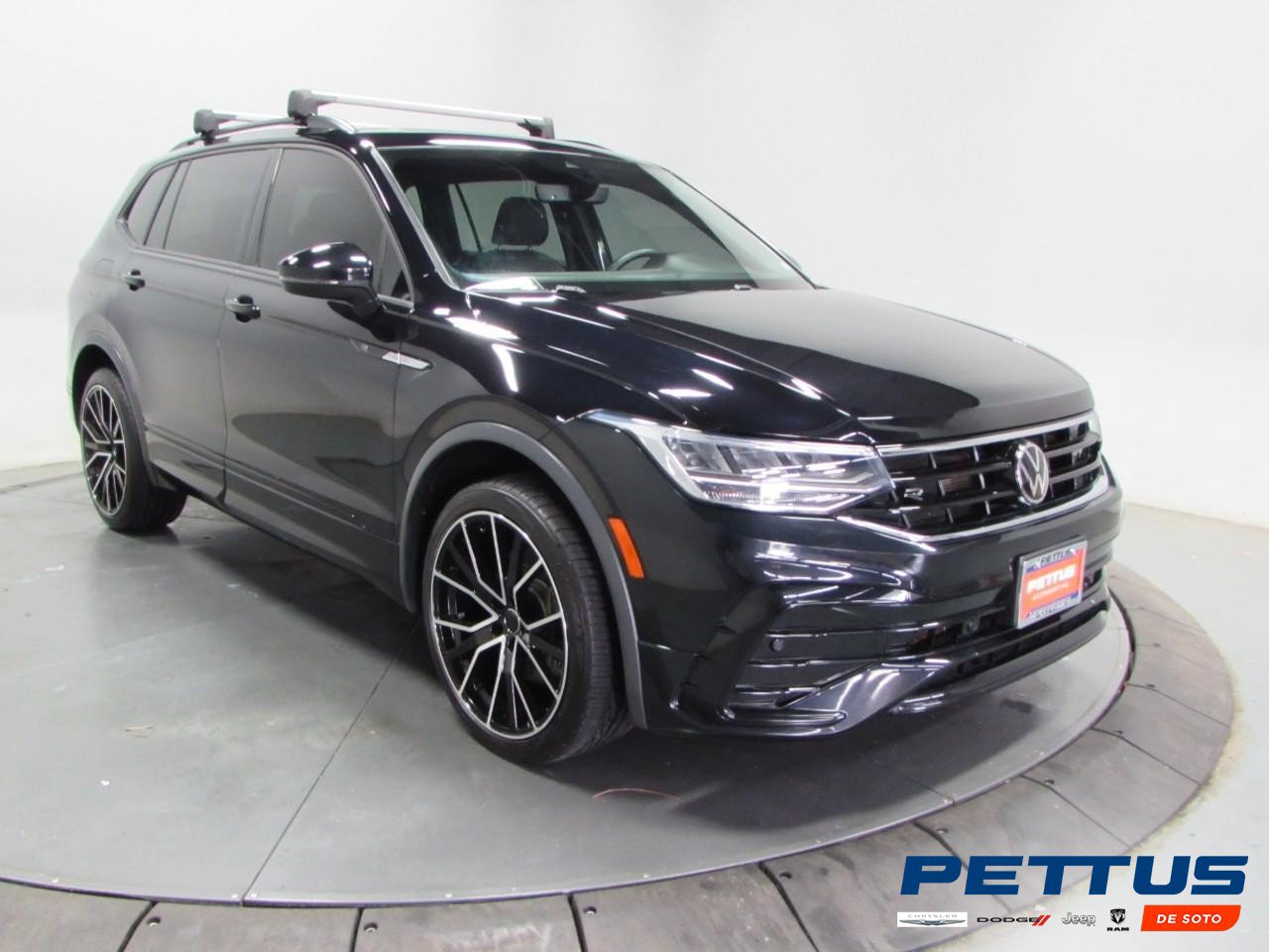Used 2023 Volkswagen Tiguan SE R-Line FWD image 1
