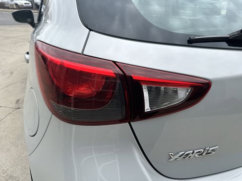 Used 2020 Toyota Yaris XLE image 38