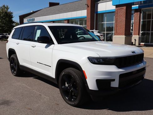 Used 2024 Jeep Grand Cherokee L Altitude image 4