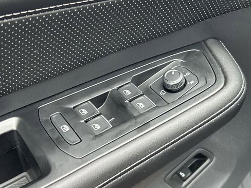 New 2026 Volkswagen Atlas Cross Sport SEL Premium R-Line image 15