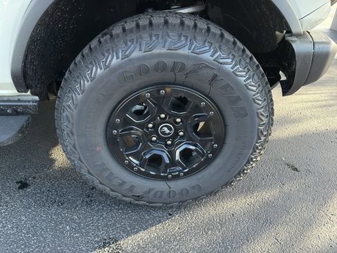 New 2025 Ford Bronco Badlands image 11