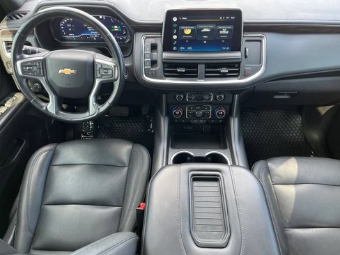 Used 2022 Chevrolet Suburban LT RWD image 12