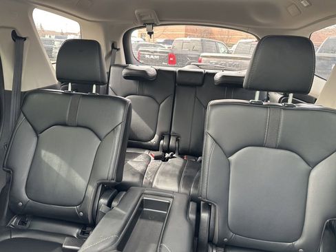 Used 2023 Honda Pilot Touring image 11