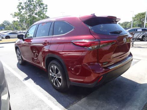 Used 2023 Toyota Highlander XLE FWD image 8