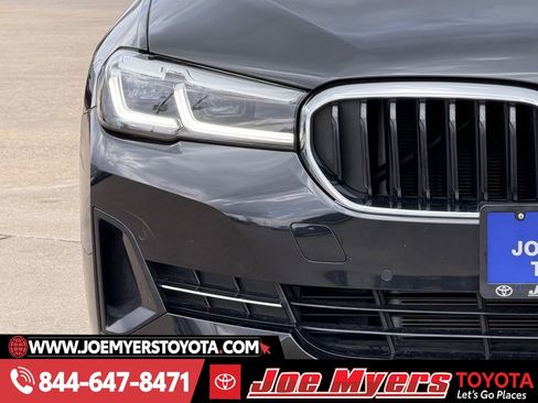 Used 2023 BMW 530i w/ Premium Package image 5