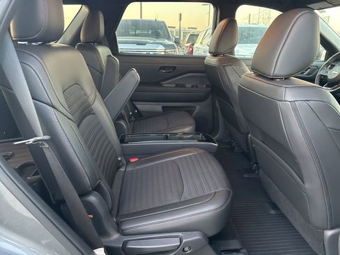 Used 2025 Nissan Pathfinder Rock Creek image 14