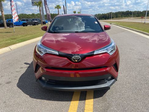 Used 2018 Toyota C-HR XLE image 2