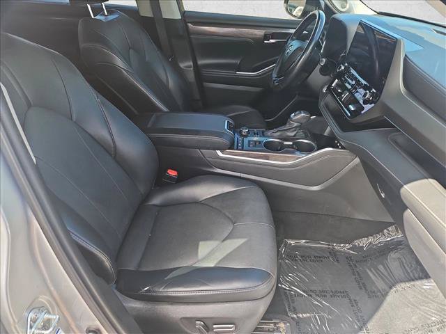 Used 2021 Toyota Highlander Limited AWD/4WD image 23