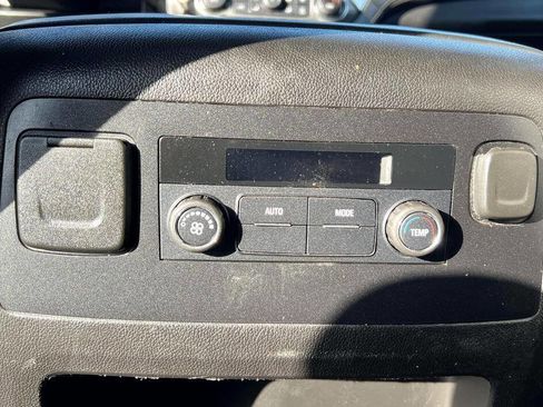 Used 2020 Chevrolet Suburban LT image 25