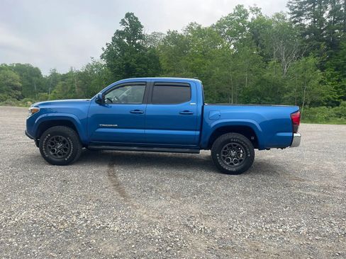 Used 2018 Toyota Tacoma SR5 AWD/4WD image 6