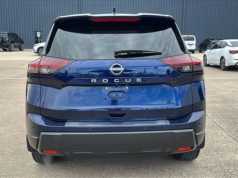 Certified 2025 Nissan Rogue SV image 7