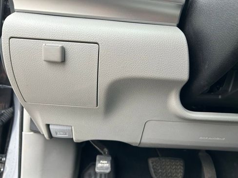 Used 2014 Toyota Camry L image 17