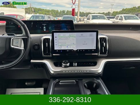Used 2025 Ford Expedition Platinum AWD/4WD image 17