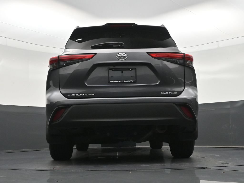 Used 2021 Toyota Highlander XLE AWD/4WD image 26