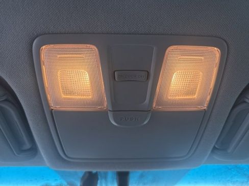 Used 2016 Hyundai Elantra Limited image 27