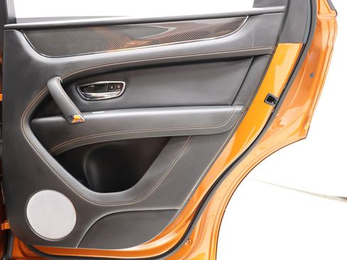 Used 2019 Bentley Bentayga image 69