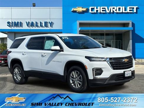 Certified 2023 Chevrolet Traverse LT FWD image 1