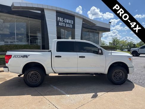 Used 2019 Nissan Titan PRO-4X w/ Pro-4x Convenience Package AWD/4WD image 2