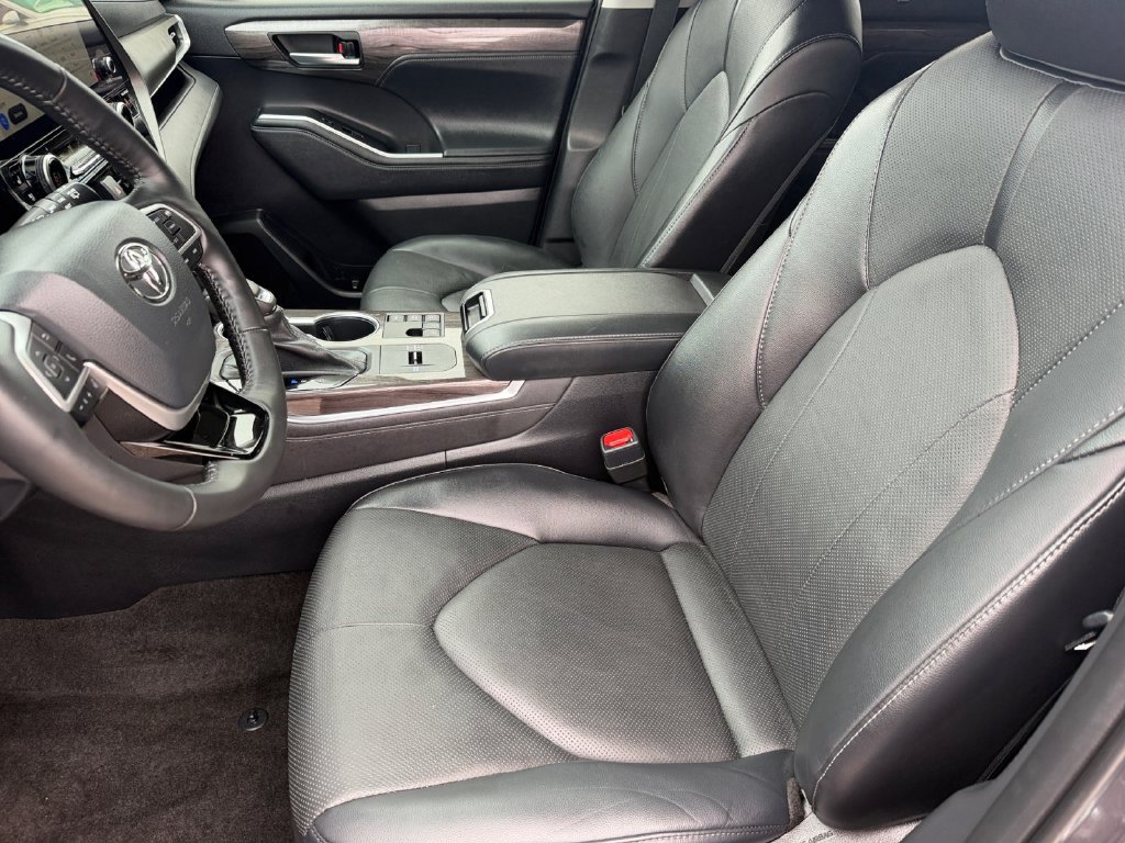 Used 2023 Toyota Highlander Limited AWD/4WD image 10