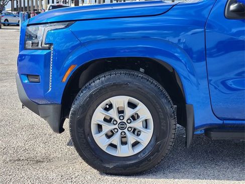 Used 2024 Nissan Frontier SV image 8