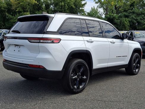 Used 2023 Jeep Grand Cherokee Altitude AWD/4WD image 5
