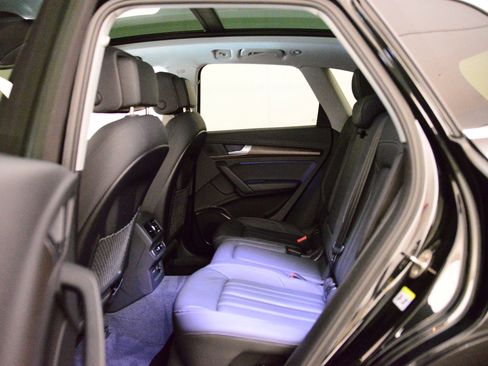 Used 2023 Audi Q5 2.0T Premium w/ Convenience Package image 11