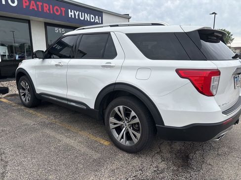 Used 2020 Ford Explorer Platinum w/ Premium Technology Package AWD/4WD image 2
