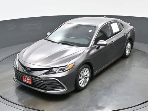Used 2023 Toyota Camry LE image 34