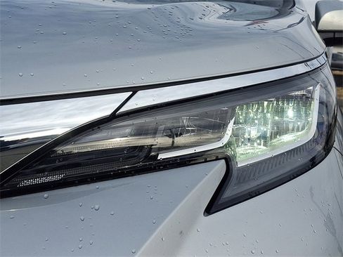 Used 2023 Toyota Sienna XLE image 9