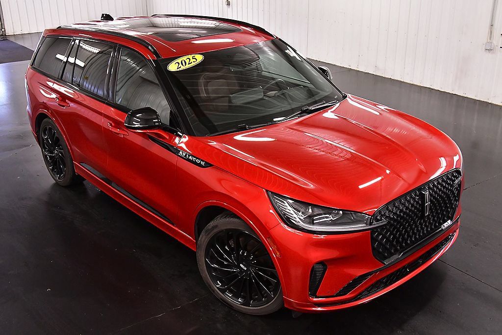Used 2025 Lincoln Aviator Reserve w/ Equipment Group 201A AWD/4WD image 11