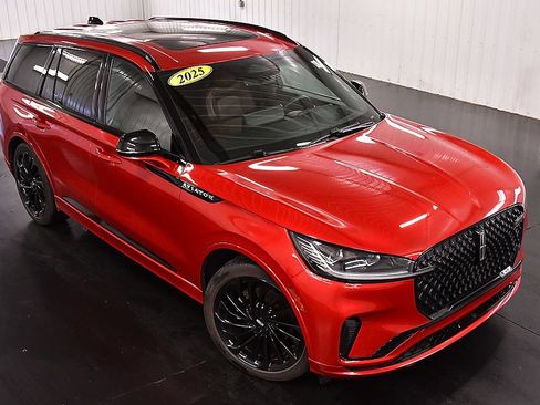 Used 2025 Lincoln Aviator Reserve w/ Equipment Group 201A AWD/4WD image 11