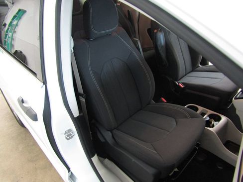 Used 2020 Chrysler Voyager L FWD image 26