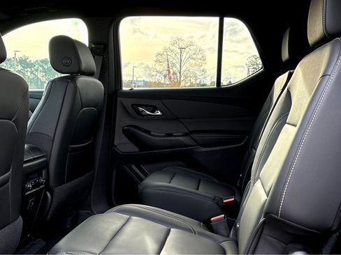 Used 2023 Chevrolet Traverse LT image 21