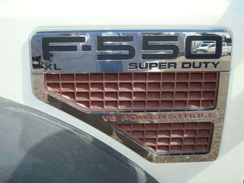 Used 2010 Ford F550 4x4 Regular Cab Super Duty image 12