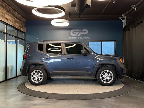 Used 2023 Jeep Renegade Latitude AWD/4WD image 2
