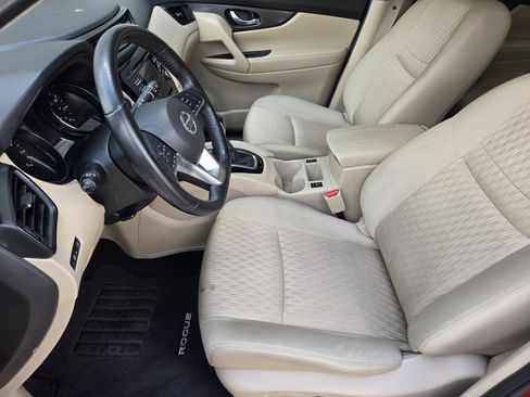 Used 2017 Nissan Rogue SV image 9
