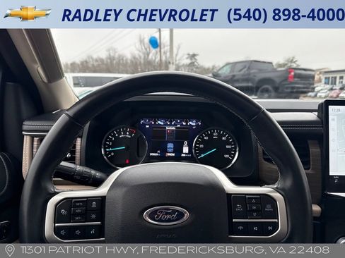 Used 2024 Ford Expedition Limited image 15